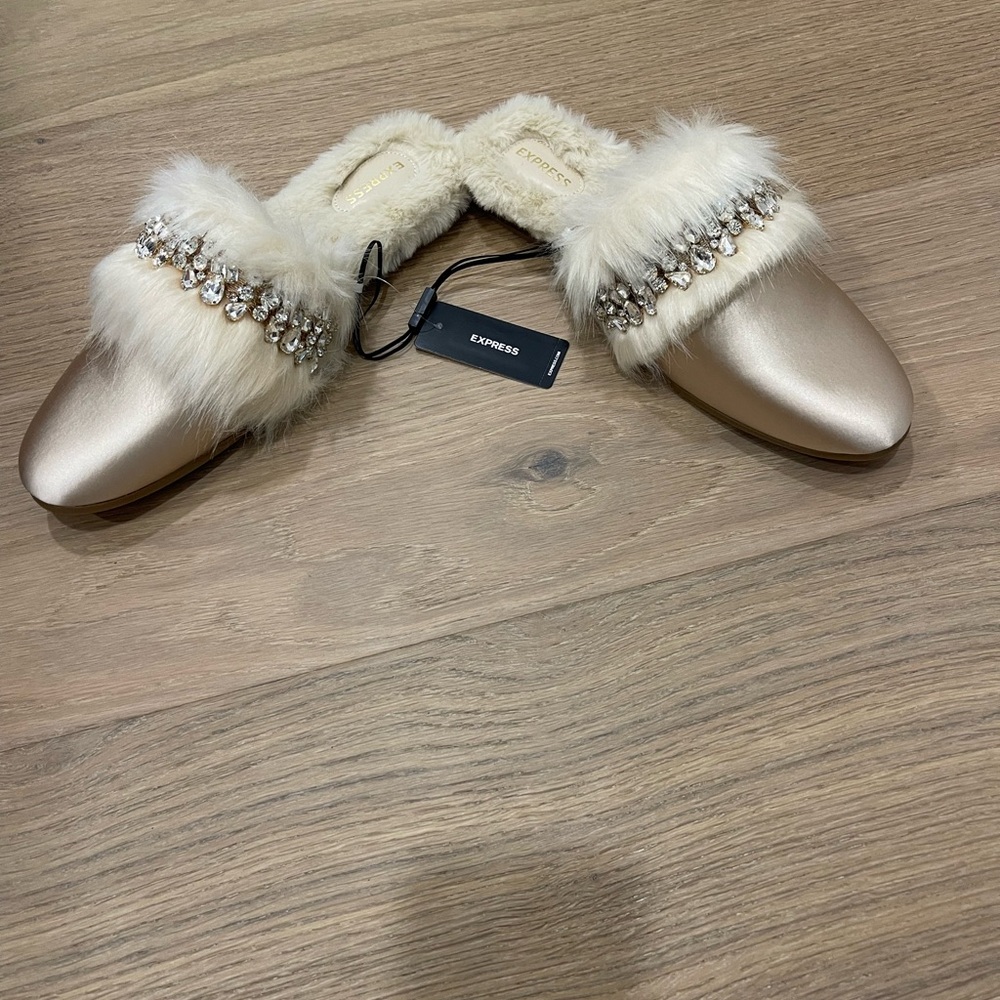 Express Metallic Slippers with Fur and Embellishments - Picture 5 of 8
